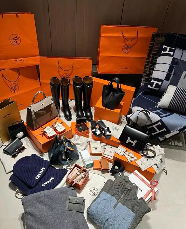 辽阳回收奢侈品鞋服.jpg